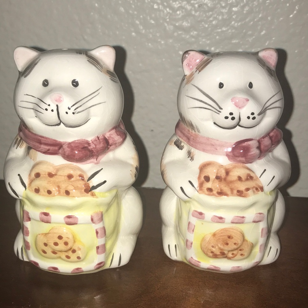 Matching Set Cat Salt and Pepper Shakers Cookies Bakers Unused Figurines